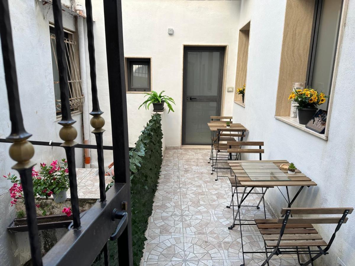 Del Carmine 23 Hotell Bari Exteriör bild